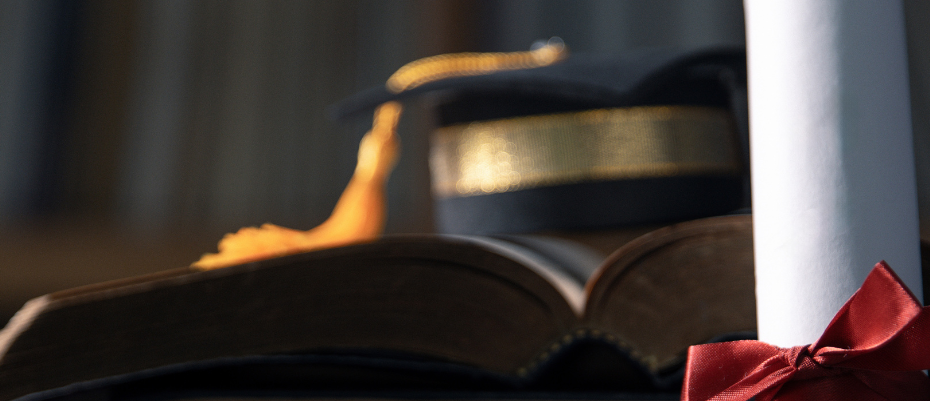 Image for the blog post "Rethinking Higher Education: Why the 120-Credit Degree and Traditional Majors Are Under Pressure." Stack of books with graduation cap on top.